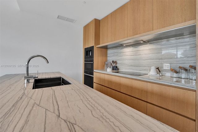 8701 Collins Ave 304, Miami Beach, FL 33154