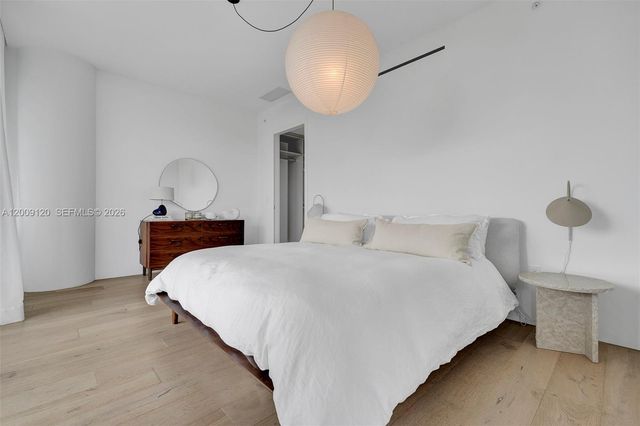 8701 Collins Ave 304, Miami Beach, FL 33154