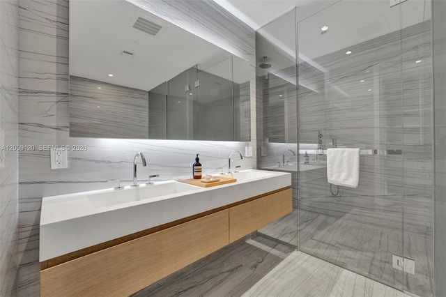 8701 Collins Ave 304, Miami Beach, FL 33154