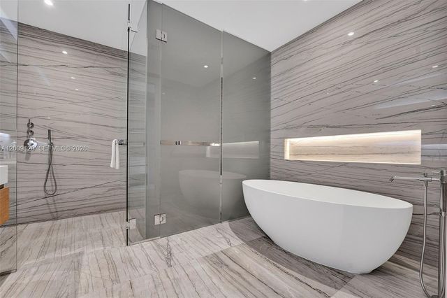 8701 Collins Ave 304, Miami Beach, FL 33154
