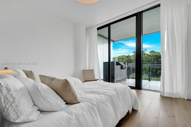 8701 Collins Ave 304, Miami Beach, FL 33154
