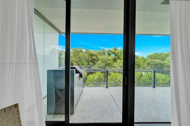 8701 Collins Ave 304, Miami Beach, FL 33154