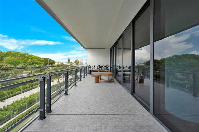 8701 Collins Ave 304, Miami Beach, FL 33154