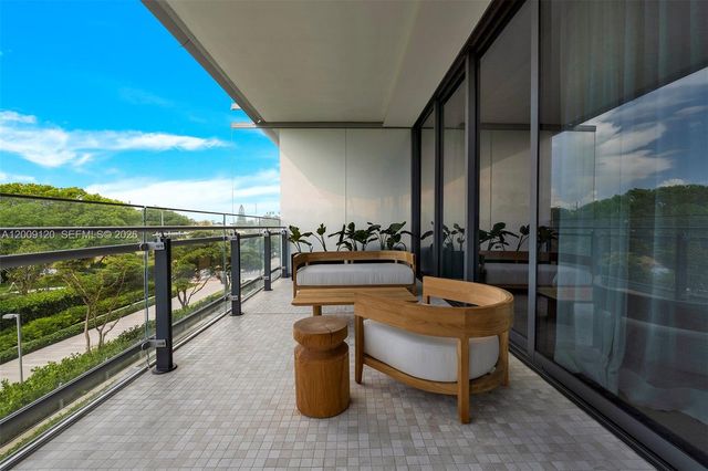 8701 Collins Ave 304, Miami Beach, FL 33154