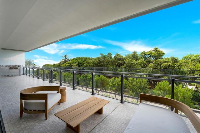 8701 Collins Ave 304, Miami Beach, FL 33154