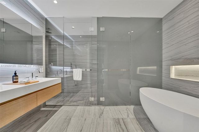 8701 Collins Ave 304, Miami Beach, FL 33154