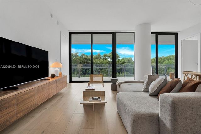 8701 Collins Ave 304, Miami Beach, FL 33154