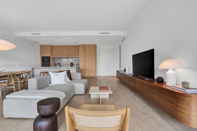 8701 Collins Ave 304, Miami Beach, FL 33154