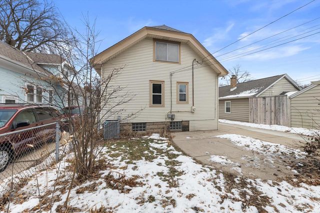 2507 N 70th STREET, Wauwatosa, WI 53213