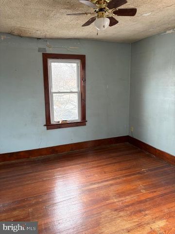 215 CHIPPEWA ST, Essington, PA 19029