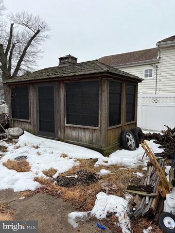 215 CHIPPEWA ST, Essington, PA 19029