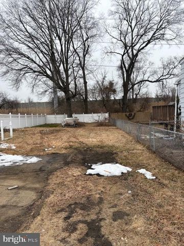 215 CHIPPEWA ST, Essington, PA 19029