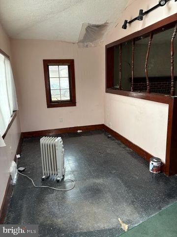 215 CHIPPEWA ST, Essington, PA 19029