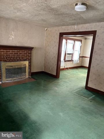 215 CHIPPEWA ST, Essington, PA 19029