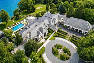 5400 Pontiac Trail, Orchard Lake Village, MI 48323