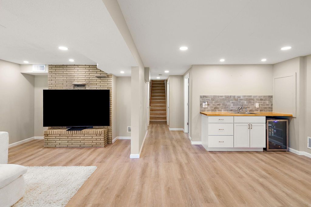 1351 Hillcrest Drive NE, Fridley, MN 55432 — exterior