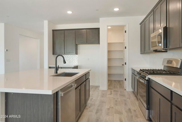 15656 W MERCER Lane, Surprise, AZ 85379