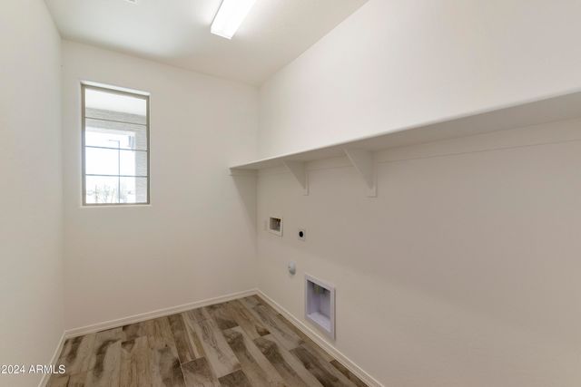 15656 W MERCER Lane, Surprise, AZ 85379