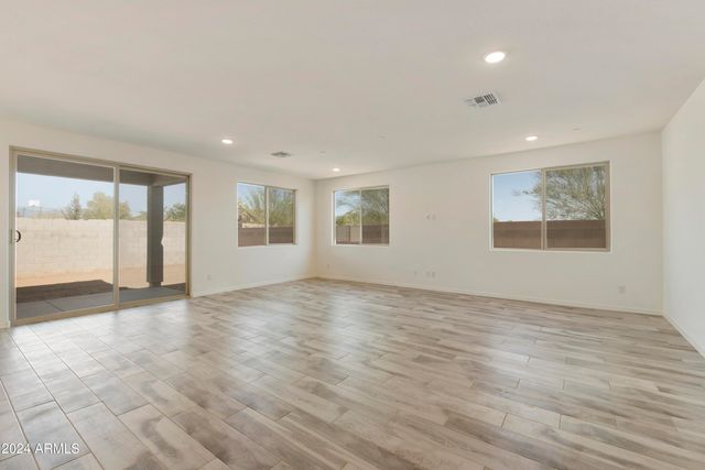 15656 W MERCER Lane, Surprise, AZ 85379