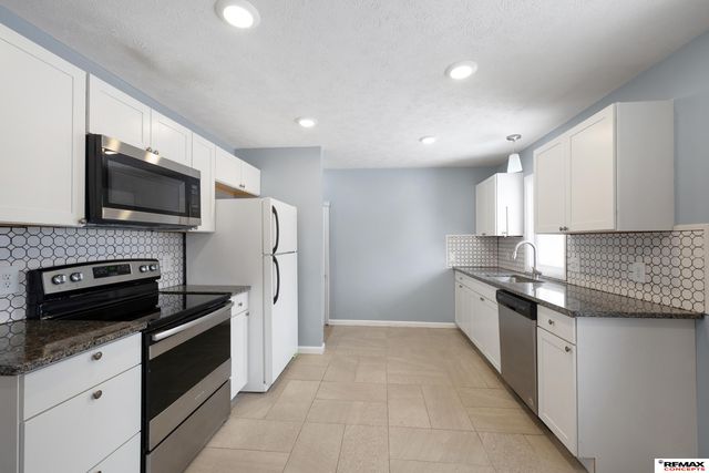 3230 N 66th Street, Lincoln, NE 68507