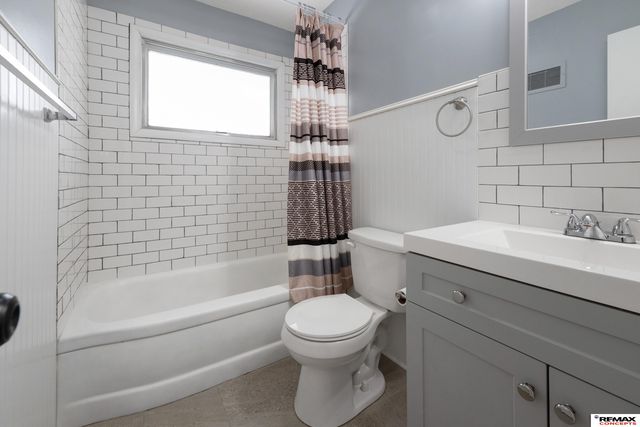 3230 N 66th Street, Lincoln, NE 68507