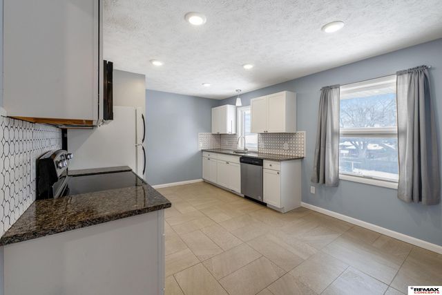 3230 N 66th Street, Lincoln, NE 68507