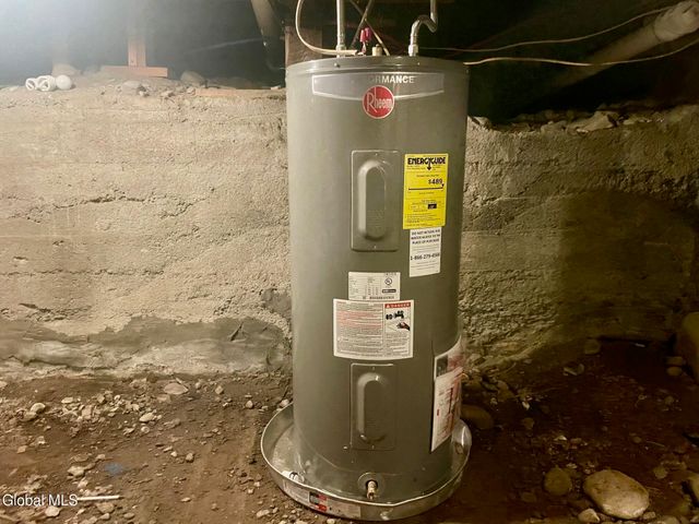 6 Davis Drive, Poestenkill, NY 12140