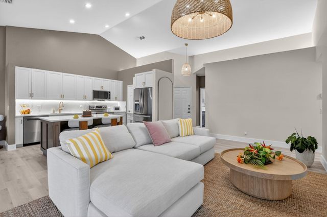 5801 Coach House Circle E, Boca Raton, FL 33486
