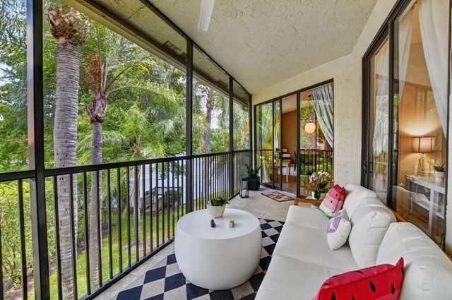 5801 Coach House Circle E, Boca Raton, FL 33486