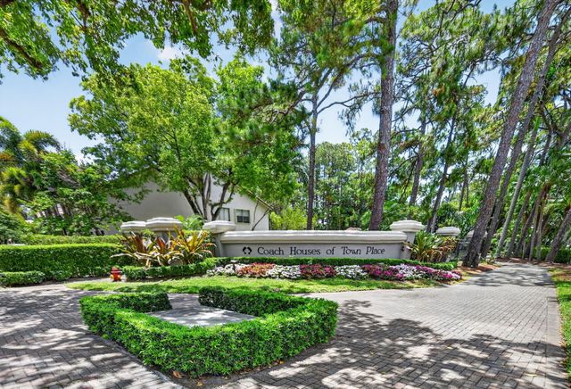 5801 Coach House Circle E, Boca Raton, FL 33486