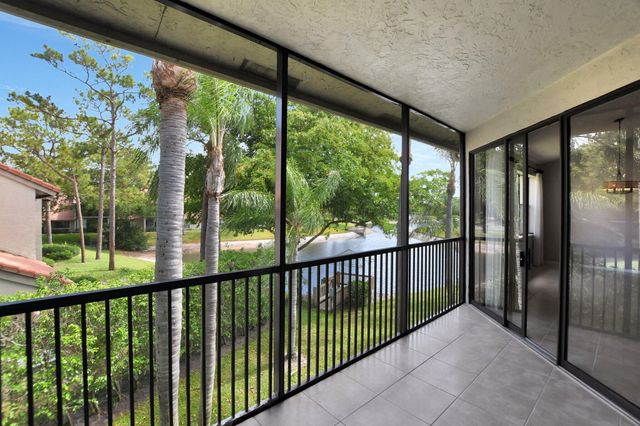 5801 Coach House Circle E, Boca Raton, FL 33486