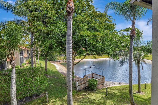 5801 Coach House Circle E, Boca Raton, FL 33486