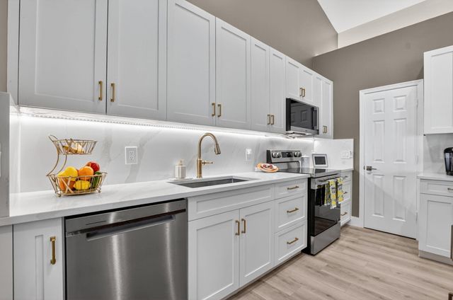 5801 Coach House Circle E, Boca Raton, FL 33486