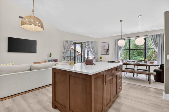 5801 Coach House Circle E, Boca Raton, FL 33486