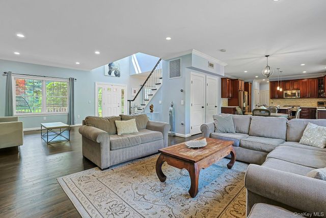 288 Lafayette Avenue, Cortlandt Manor, NY 10567
