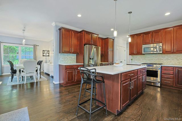 288 Lafayette Avenue, Cortlandt Manor, NY 10567