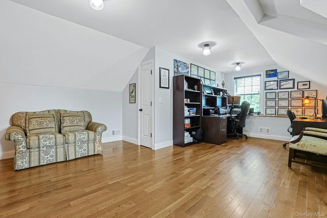 288 Lafayette Avenue, Cortlandt Manor, NY 10567