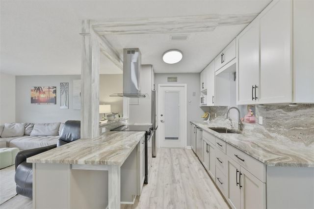 1739 COCO PALM CIRCLE, Sun City Center, FL 33573