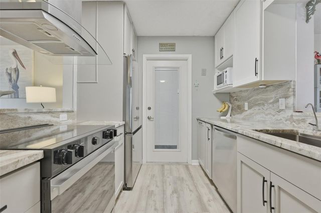 1739 COCO PALM CIRCLE, Sun City Center, FL 33573