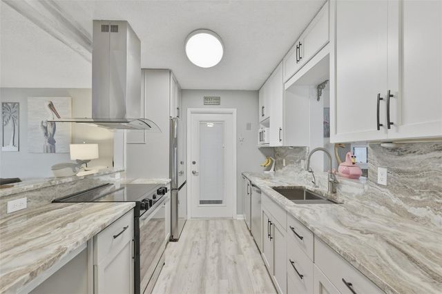 1739 COCO PALM CIRCLE, Sun City Center, FL 33573