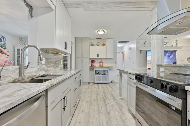 1739 COCO PALM CIRCLE, Sun City Center, FL 33573