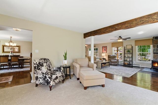 569 Deerfield Dr, Upper Nazareth Twp, PA 18064
