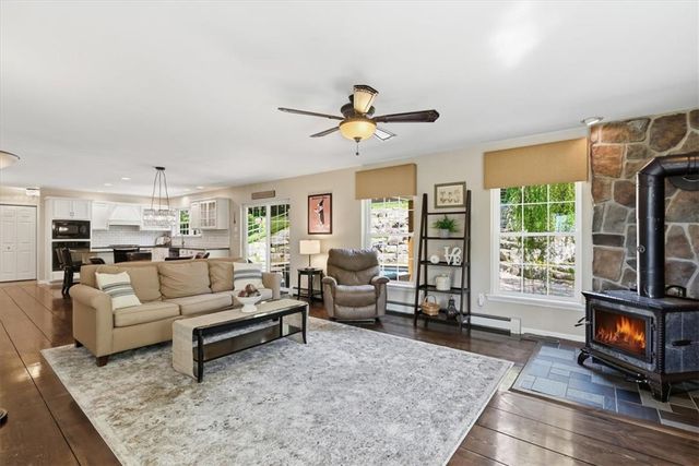 569 Deerfield Dr, Upper Nazareth Twp, PA 18064