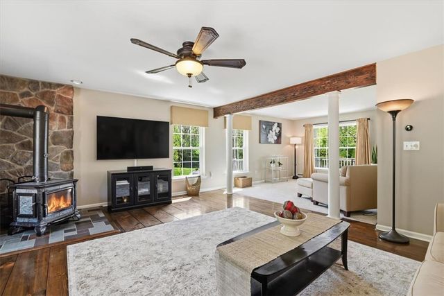 569 Deerfield Dr, Upper Nazareth Twp, PA 18064