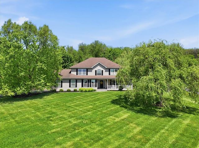 569 Deerfield Dr, Upper Nazareth Twp, PA 18064