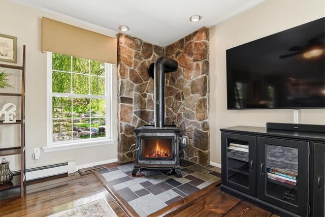 569 Deerfield Dr, Upper Nazareth Twp, PA 18064