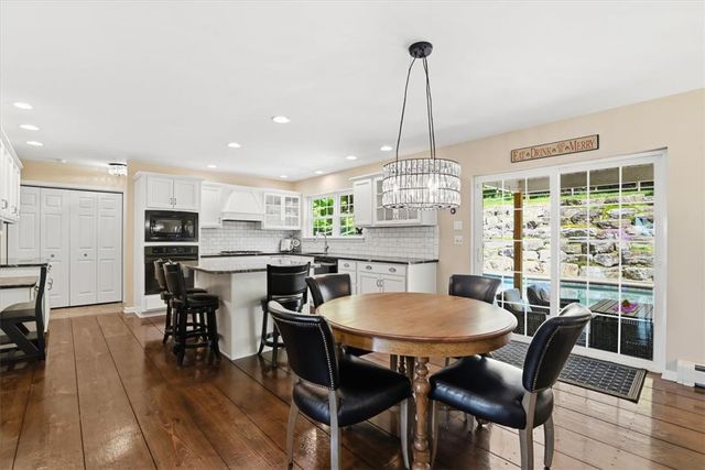569 Deerfield Dr, Upper Nazareth Twp, PA 18064