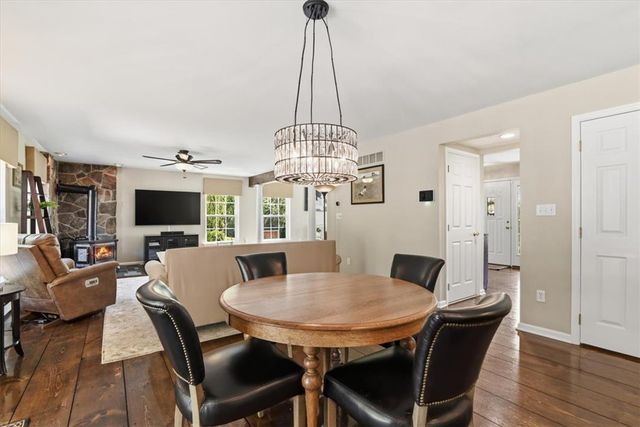 569 Deerfield Dr, Upper Nazareth Twp, PA 18064