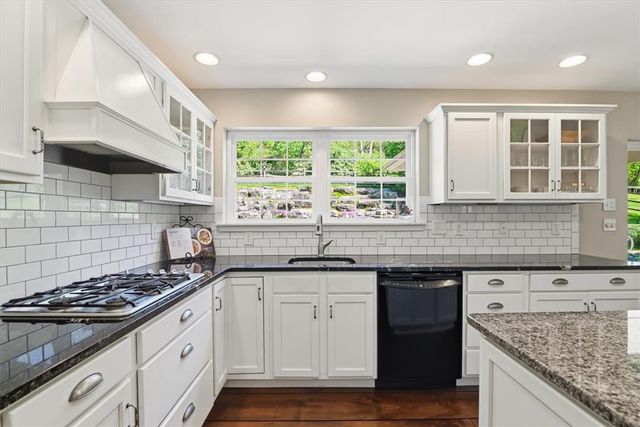 569 Deerfield Dr, Upper Nazareth Twp, PA 18064