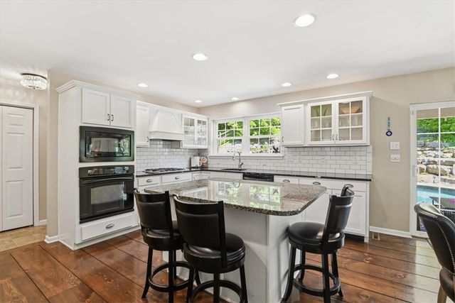 569 Deerfield Dr, Upper Nazareth Twp, PA 18064